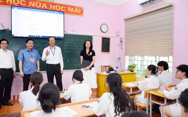 Thứ trưởng Phạm Ngọc Thưởng kiểm tra chuẩn bị thi tốt nghiệp THPT tại Vĩnh Phúc -0