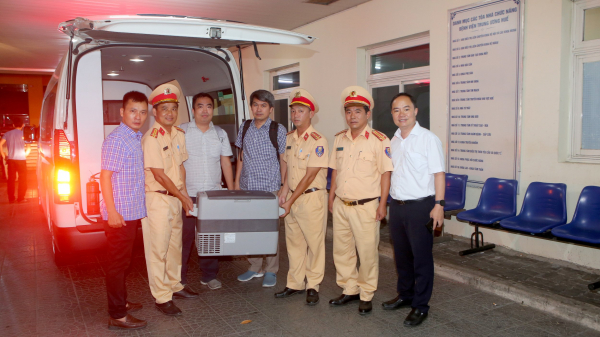 Cảnh sát giao thông Thừa Thiên Huế kịp thời hỗ trợ ghép tạng cho người bệnh -0