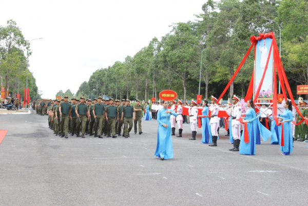 Cần Thơ- Hậu Giang ra mắt Lực lượng tham gia bảo vệ a ninh trật tự ở cơ sở. -0