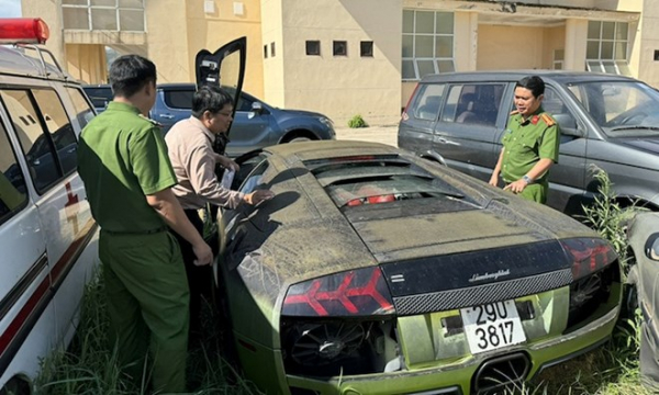 Quảng Bình: Tiêu hủy, cắt xẻ siêu xe Lamborghini và G63 nhập lậu  -0