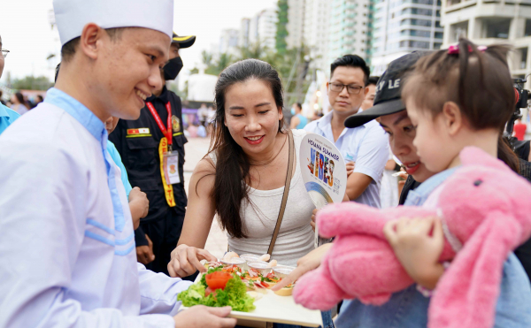 Vietnam Airlines Festa thu hút đông đảo du khách tại Lễ hội Tận hưởng Đà Nẵng 2024 -0