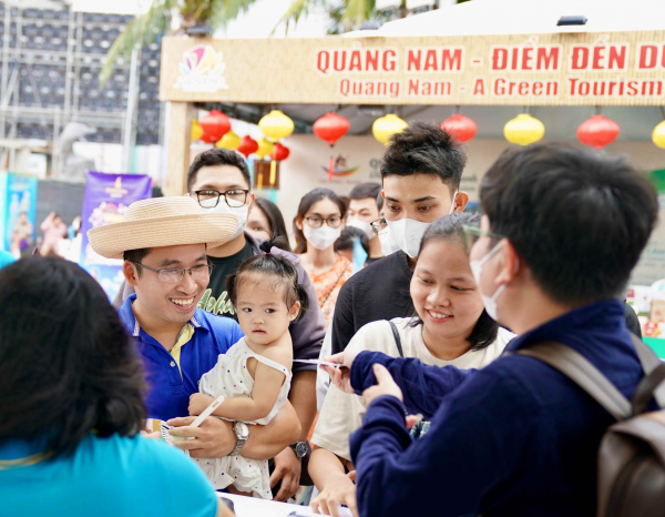 Vietnam Airlines Festa thu hút đông đảo du khách tại Lễ hội Tận hưởng Đà Nẵng 2024 -0