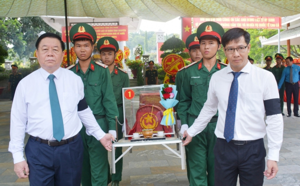 Trưởng Ban Tuyên giáo Trung ương Nguyễn Trọng Nghĩa tiếp Đoàn đại biểu Hội Cựu chiến binh Campuchia -0