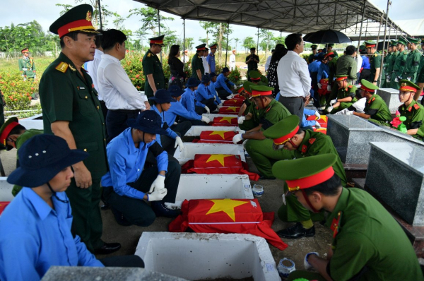 Kiên Giang:  Truy điệu, an táng 28 hài cốt liệt sĩ
