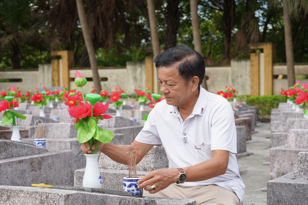 Canh giấc bình yên cho đồng đội -0