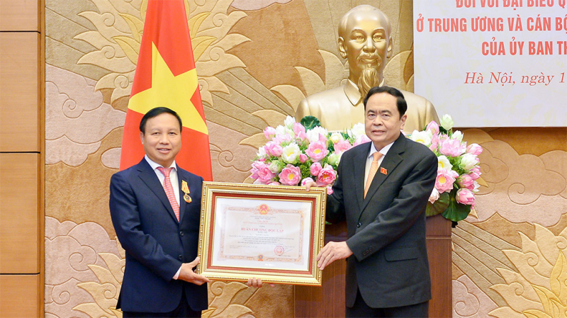 Phó Chủ tịch Thường trực Quốc hội Trần Thanh Mẫn chủ trì Lễ trao quyết định khen thưởng cho đại biểu Quốc hội hoạt động chuyên trách, Quốc hội Khóa XIV -1
