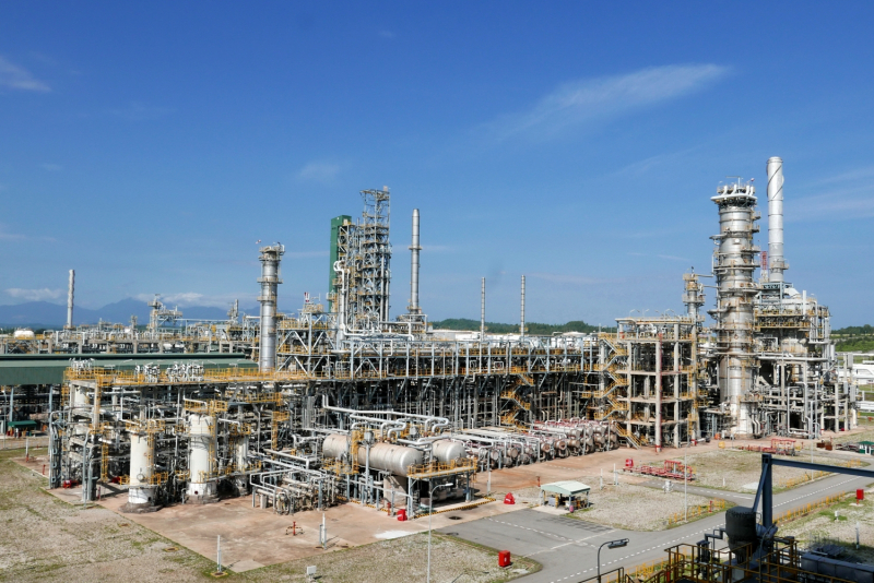 Nhà máy lọc dầu Dung Quất tiếp tục vận hành an toàn, ổn định, với công suất cao, cung cấp khoảng hơn 30% nhu cầu xăng dầu trong nước, giúp đảm bảo an ninh năng lượng quốc gia