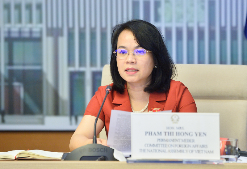 Ủy viên Thường trực Ủy ban Kinh tế Phạm Thị Hồng Yến thay mặt Đoàn ĐBQH Việt Nam trình bày báo cáo quốc gia về Hợp tác kinh tế số trong ASEAN sau đại dịch Covid-19 