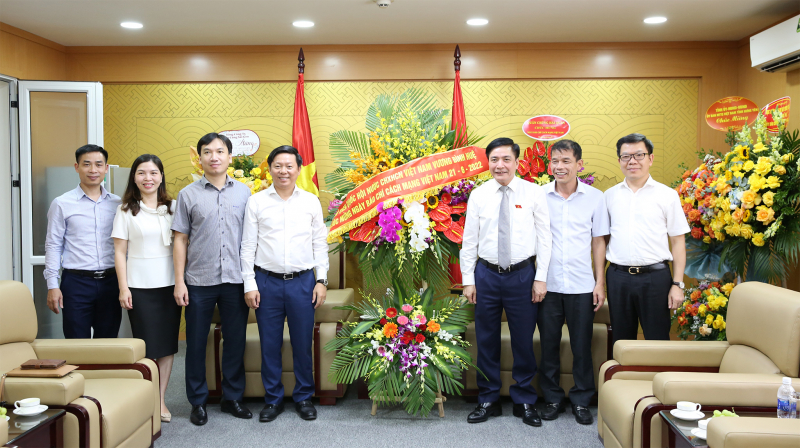 Tổng Thư ký Quốc hội, Chủ nhiệm Văn phòng Quốc hội Bùi Văn Cường thăm, chúc mừng Ban Tuyên giáo Trung ương -0