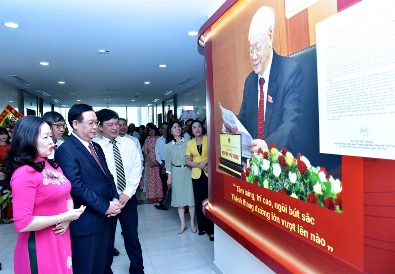 Một số hình ảnh Chủ tịch Quốc hội Vương Đình Huệ đến thăm báo Đại biểu Nhân dân và dự Lễ kỷ niệm 97 năm Ngày Báo chí Cách mạng Việt Nam (21.6.1925-21.6.2022)