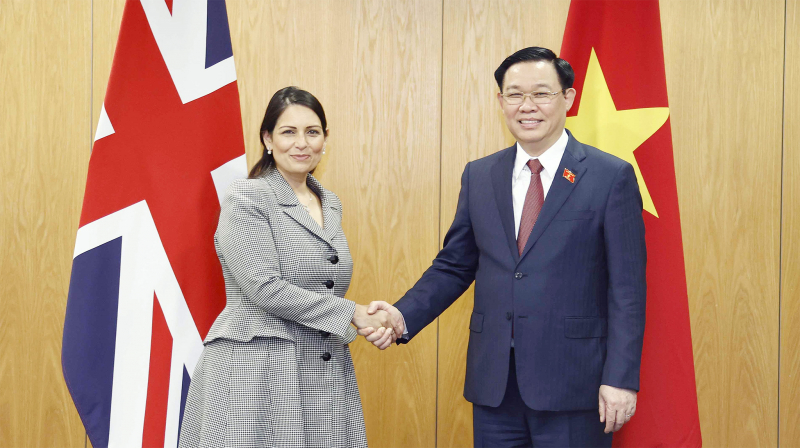 Chủ tịch Quốc hội Vương Đình Huệ gặp Bộ trưởng Bộ Nội vụ Anh -6