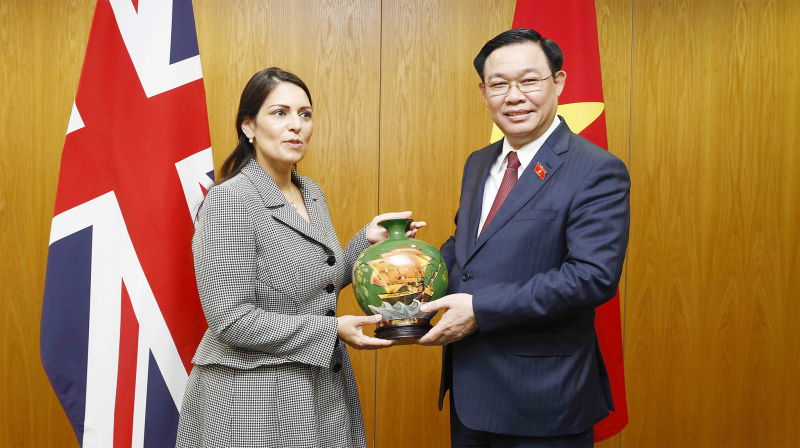 Chủ tịch Quốc hội Vương Đình Huệ gặp Bộ trưởng Bộ Nội vụ Anh -5