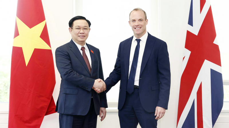 Chủ tịch Quốc hội Vương Đình Huệ gặp Phó Thủ tướng - Bộ trưởng Bộ Tư pháp Anh -3