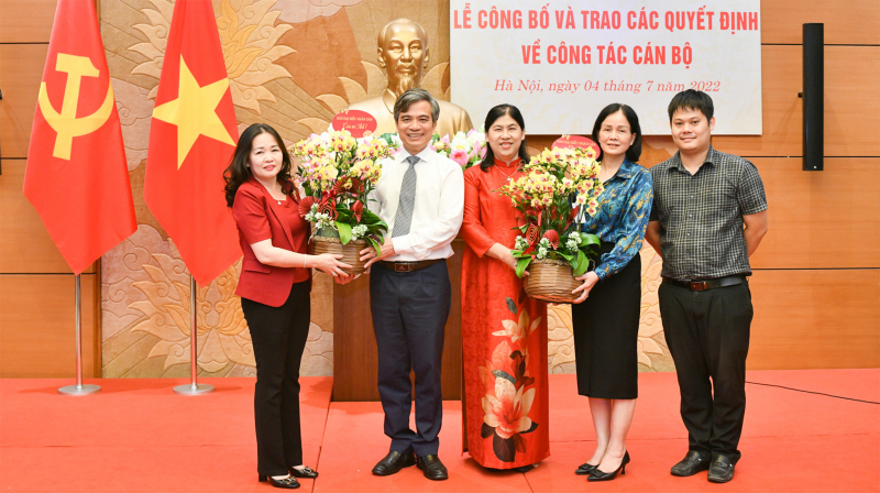 Phó Chủ tịch Thường trực Quốc hội Trần Thanh Mẫn dự Lễ công bố và trao các quyết định về công tác các bộ -3