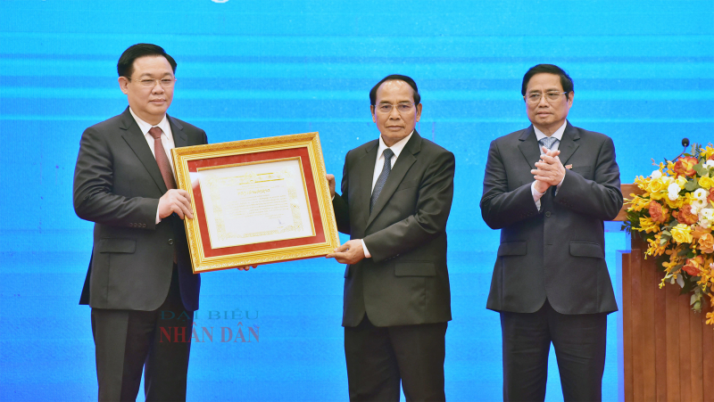 Đảng, Nhà nước Lào trao tặng Huân chương Lãnh đạo cấp cao Đảng, Nhà nước Việt Nam
