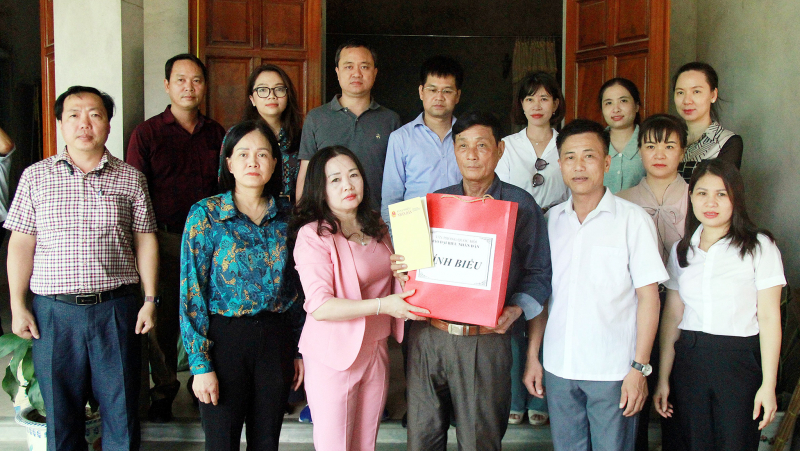 Báo Đại biểu Nhân dân dâng hương tri ân các anh hùng Liệt sĩ tại Quảng Bình, Hà Tĩnh, Nghệ An