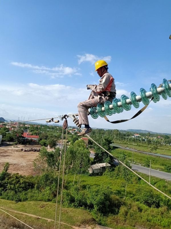 Tăng cường công tác đảm bảo an toàn hành lang lưới điện cao áp -0