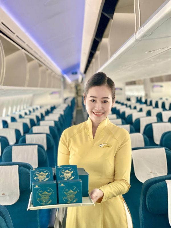 Hành khách bất ngờ nhận quà Trung thu sớm từ Vietnam Airlines -0