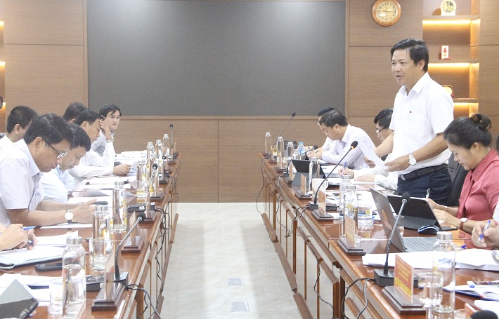 Đại biểu thảo luận về công tác triển khai Đồ án quy hoạch chung thành phố tại một phiên họp thường kỳ của Thường trực HĐND thành phố Đà Nẵng - Ảnh THỦY THANH