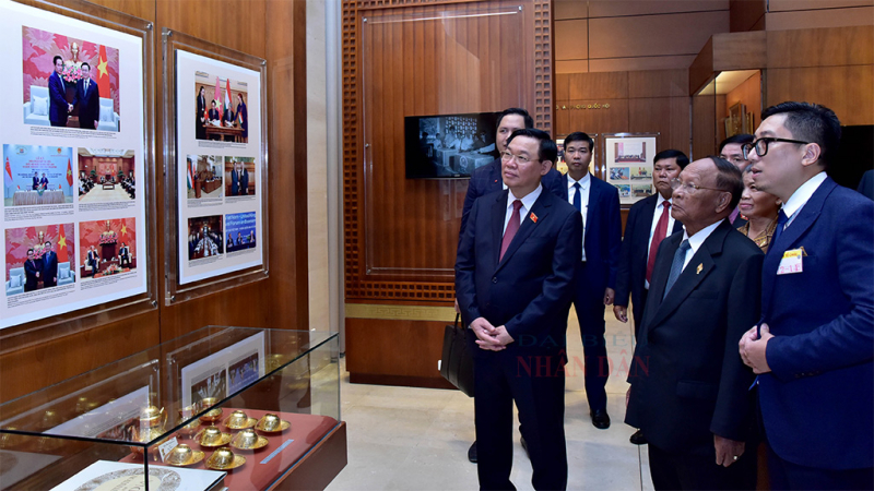 Chủ tịch Quốc hội Vương Đình Huệ đón, hội đàm với Chủ tịch Quốc hội Vương quốc Campuchia