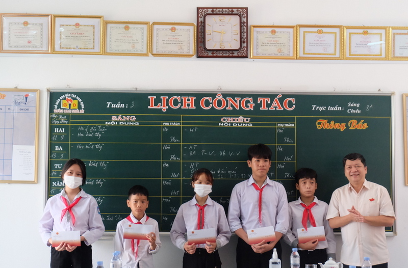 Đoàn khảo sát của Ủy ban Văn hóa, Giáo dục làm việc với UBND tỉnh Nam Định -0
