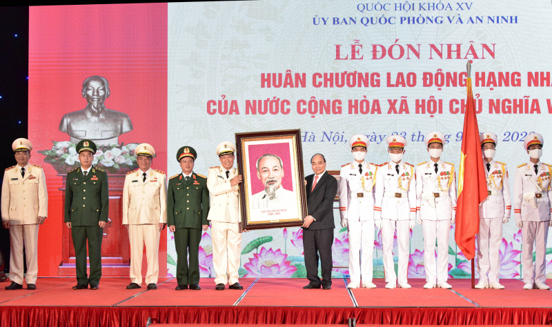 Chủ tịch Nước Nguyễn Xuân Phúc, Chủ tịch Quốc hội Vương Đình Huệ dự kỷ niệm 30 năm thành lập Ủy ban Quốc phòng và An ninh -0