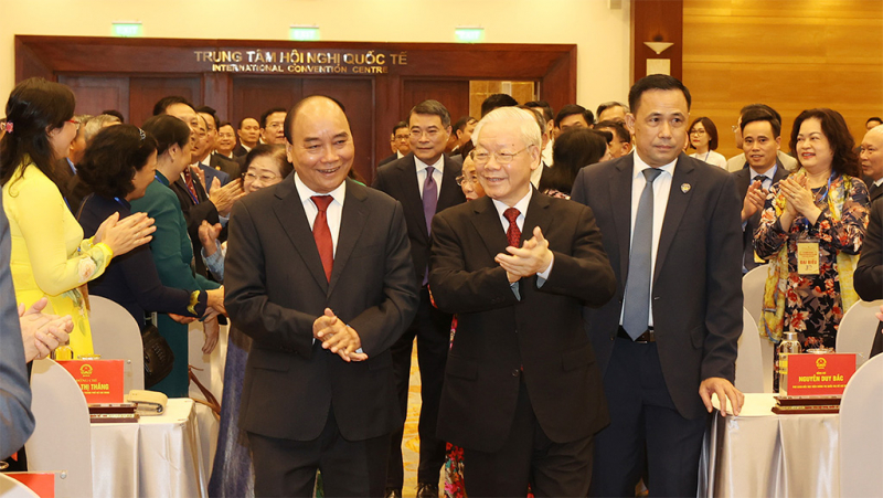 Tổng Bí thư Nguyễn Phú Trọng, Chủ tịch Nước Nguyễn Xuân Phúc dự Lễ kỷ niệm 30 năm tái lập Văn phòng Chủ tịch Nước -6