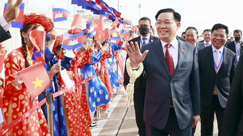 Chủ tịch Quốc hội Vương Đình Huệ đến Thủ đô Phnôm Pênh, bắt đầu thăm chính thức Vương quốc Campuchia và tham dự Đại hội đồng AIPA - 43 -0