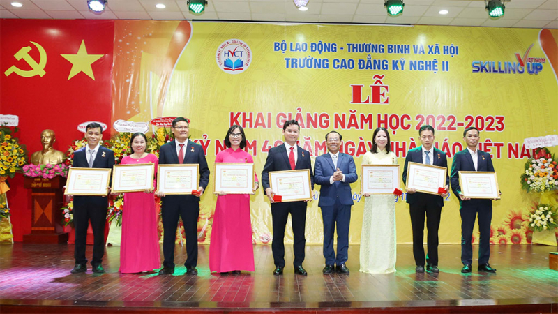 Trường Cao đẳng Kỹ nghệ II khai giảng năm học 2022-2023 và kỷ niệm ngày nhà giáo Việt Nam -2