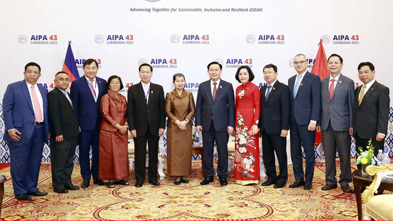 Chủ tịch Quốc hội Vương Đình Huệ thăm chính thức Vương quốc Campuchia và tham dự AIPA-43 -0