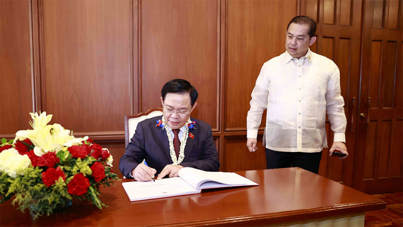 Một số hình ảnh Lễ đón Chủ tịch Quốc hội Vương Đình Huệ thăm chính thức Cộng hòa Philippines -3