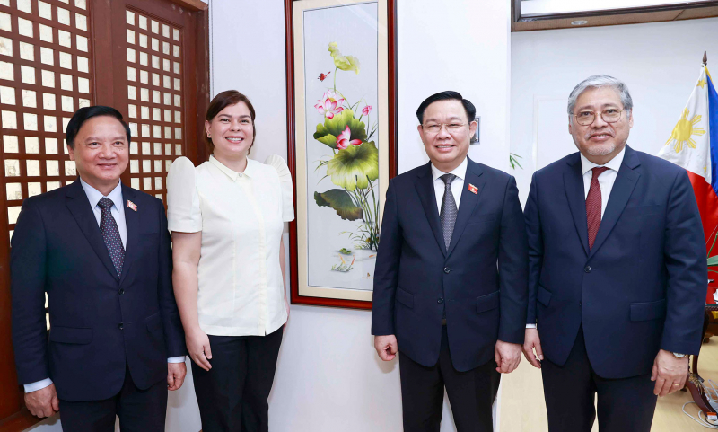 Chủ tịch Quốc hội Vương Đình Huệ hội kiến Phó Tổng thống Philippines -0