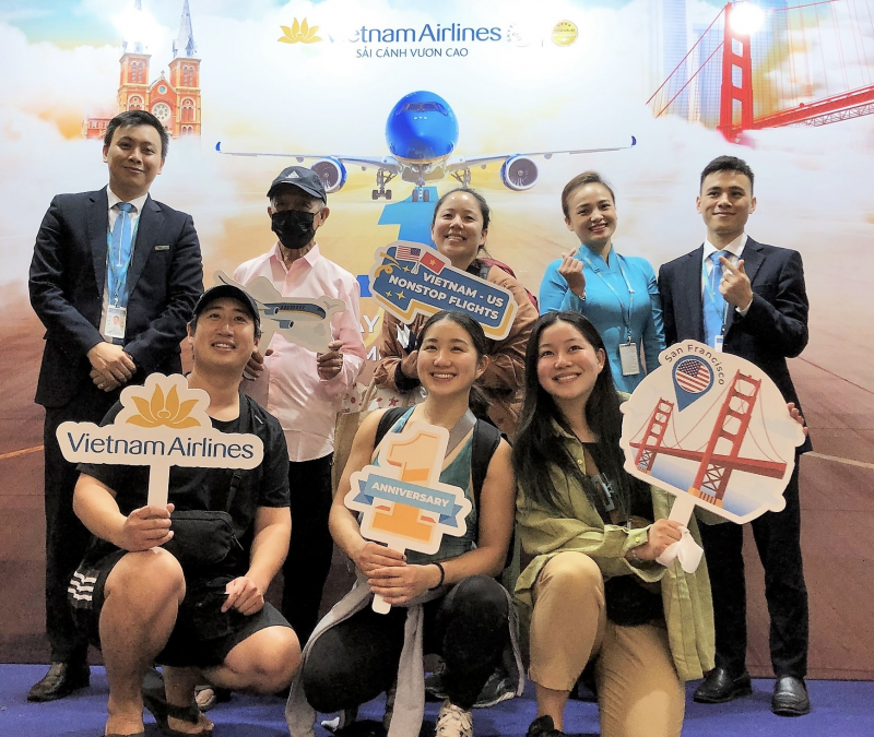 Vietnam Airlines kỷ niệm 01 năm mở đường bay thẳng Việt - Mỹ -0