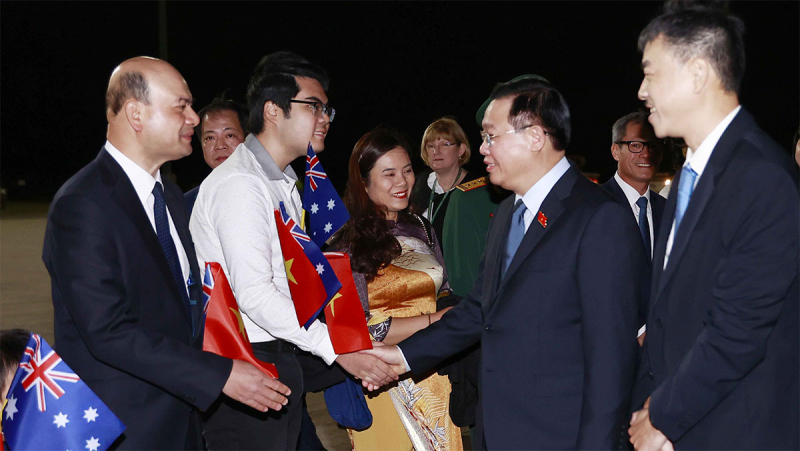 Chủ tịch Quốc hội Vương Đình Huệ đến Thủ đô Canberra, bắt đầu thăm chính thức Australia -3