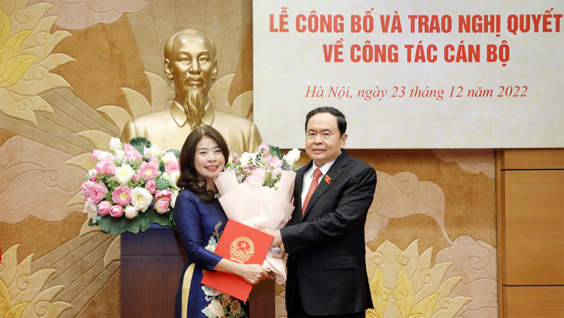 Phó Chủ tịch Thường trực Quốc hội Trần Thanh Mẫn dự lễ công bố và trao Nghị quyết về công tác cán bộ -5
