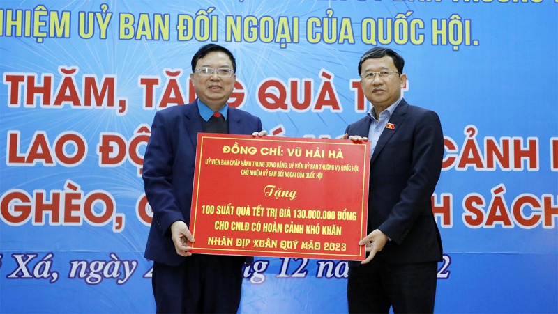 Chủ nhiệm Ủy ban Đối ngoại Vũ Hải Hà thăm, tặng quà Tết công nhân lao động, hộ nghèo, gia đình chính sách tỉnh Nam Định -2