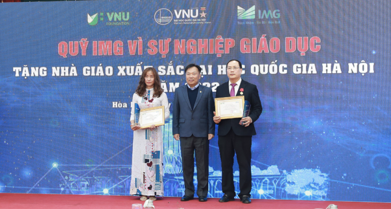  GS Nguyễn Đình Đức nhận Danh hiệu Nhà giáo tiêu biểu ĐH Quốc gia Hà Nội trị giá 300 triệu đồng -0