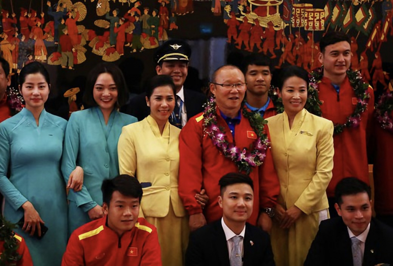 Vietnam Airlines tri ân huấn luyện viên Park vé bay Thương gia trọn đời giữa Hàn Quốc và Việt Nam -0