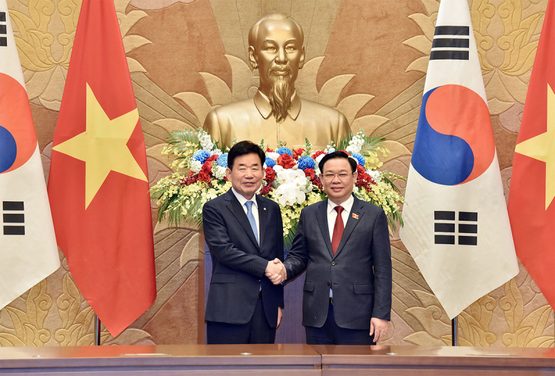 Chủ tịch Quốc hội Vương Đình Huệ đón và hội đàm với Chủ tịch Quốc hội Hàn Quốc -4