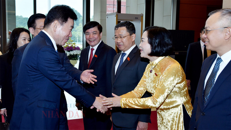 Chủ tịch Quốc hội Vương Đình Huệ đón và hội đàm với Chủ tịch Quốc hội Hàn Quốc -1