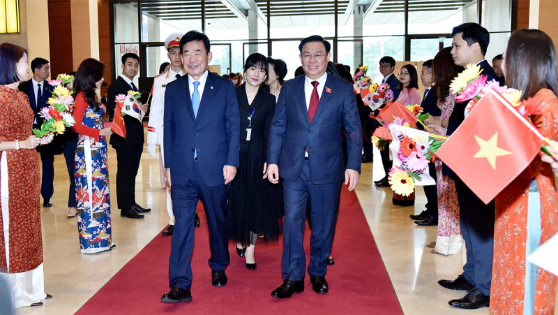 Chủ tịch Quốc hội Vương Đình Huệ đón và hội đàm với Chủ tịch Quốc hội Hàn Quốc -3