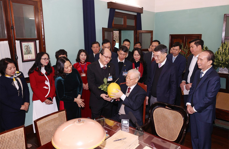 Tổng Bí thư Nguyễn Phú Trọng dâng hương tưởng niệm Chủ tịch Hồ Chí Minh tại Nhà 67 -3