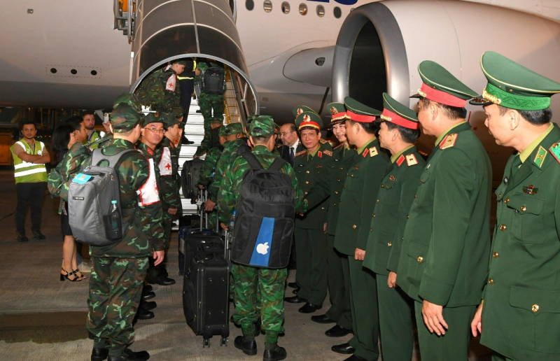 Tổng Tham mưu trưởng Quân đội nhân dân Việt Namra sân bay tiễn 76 quân nhân lên đường tới Thổ Nhĩ Kỳ -0