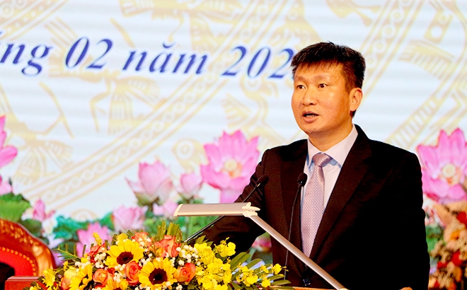 Phó Bí thư Tỉnh ủy, Chủ tịch UBND tỉnh Trần Huy Tuấn phát biểu tiếp thu ý kiến đại biểu tại Hội nghị đối thoại