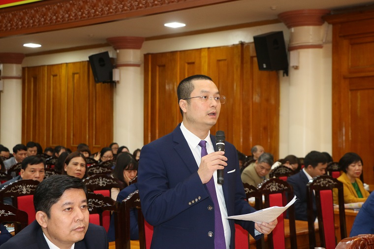 Đại biểu đại diện ngành y tế Yên Bái nêu câu hỏi kiến nghị tại Hội nghị đối thoại