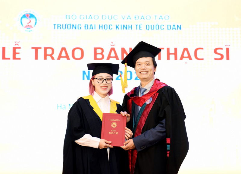 Trường Đại học Kinh tế Quốc dân trao bằng cho 998 Tân Thạc sĩ -0