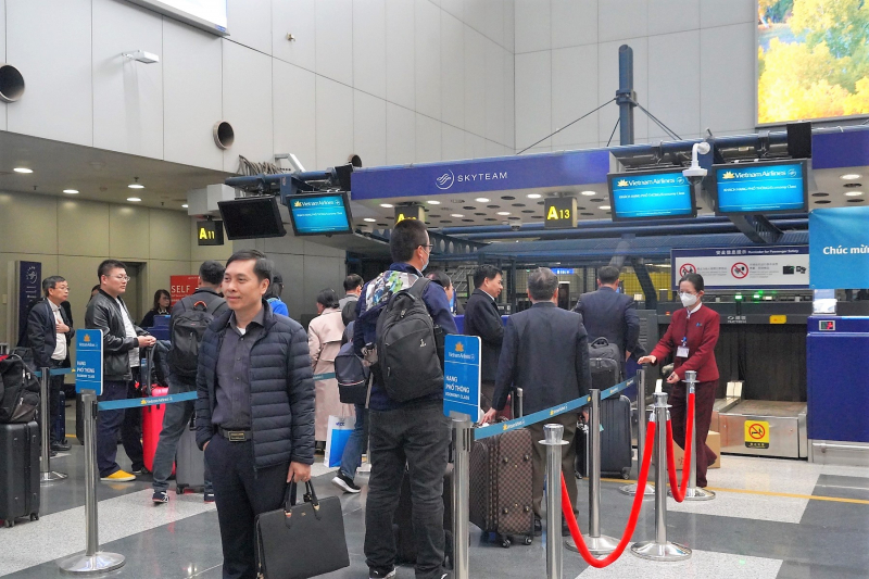 Bay lại Bắc Kinh - Hà Nội, Vietnam Airlines tổ chức lễ đón khách ngay tại sân bay Trung Quốc -0