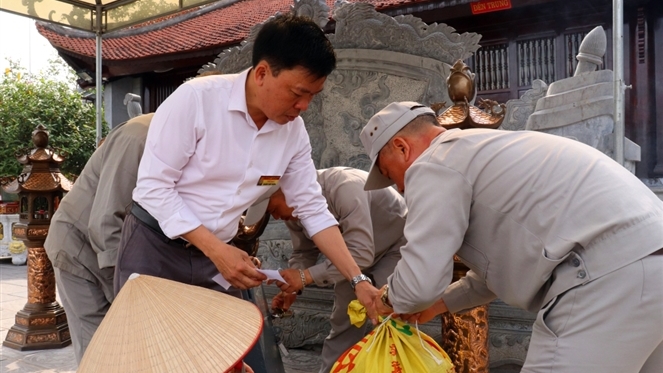 Tiền công đức ở Di tích đền Cửa Ông được các tổ thu gom, niêm phong trước khi chuyển đi kiểm đếm -  Nguồn: Baoquangninh.vn