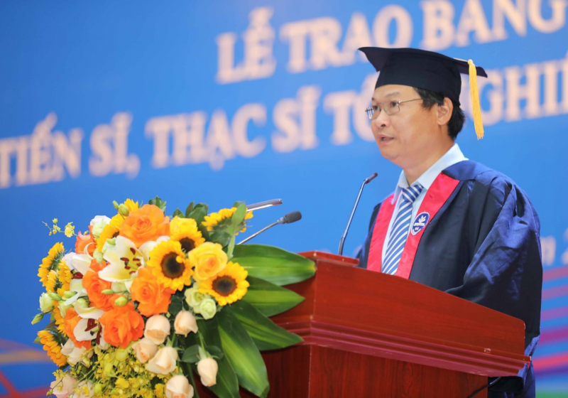 Trường Đại học Sư phạm Hà Nội trao bằng tốt nghiệp cho 916 tân tiến sĩ, thạc sĩ -0