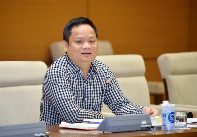 Phó Chủ nhiệm Văn phòng Quốc hội Vũ Minh Tuấn phát biểu 